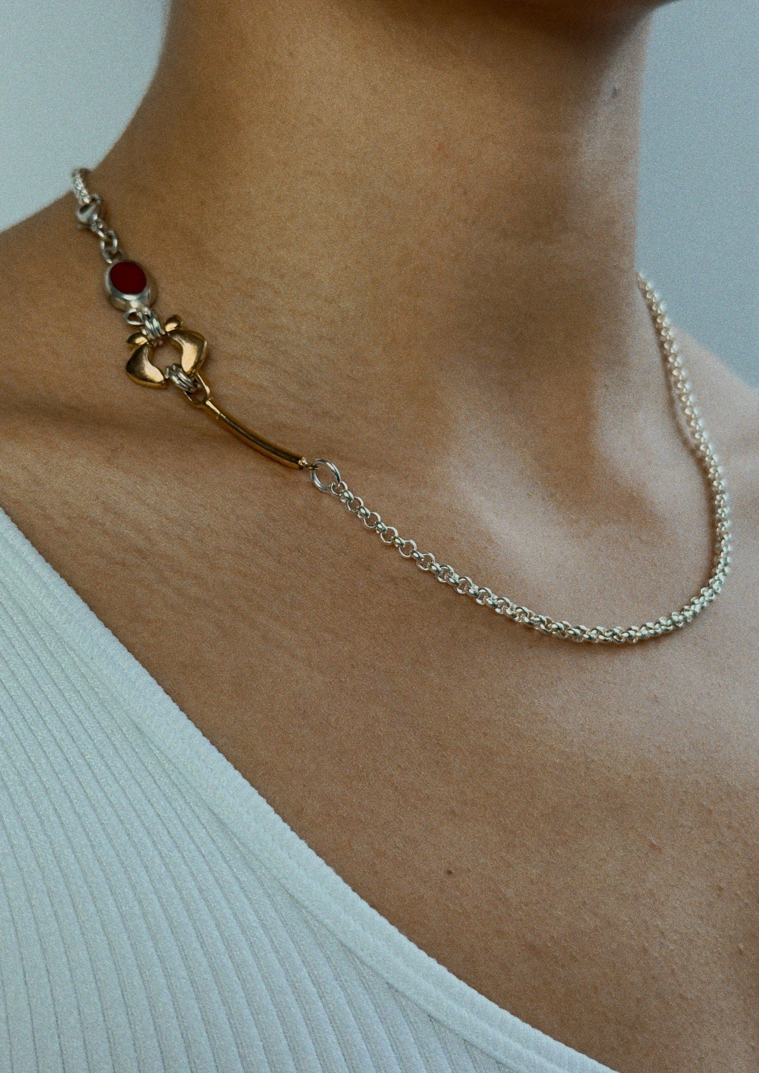 Collier unique - chaine en argent, éléments plaqués or ancien et jaspe rouge