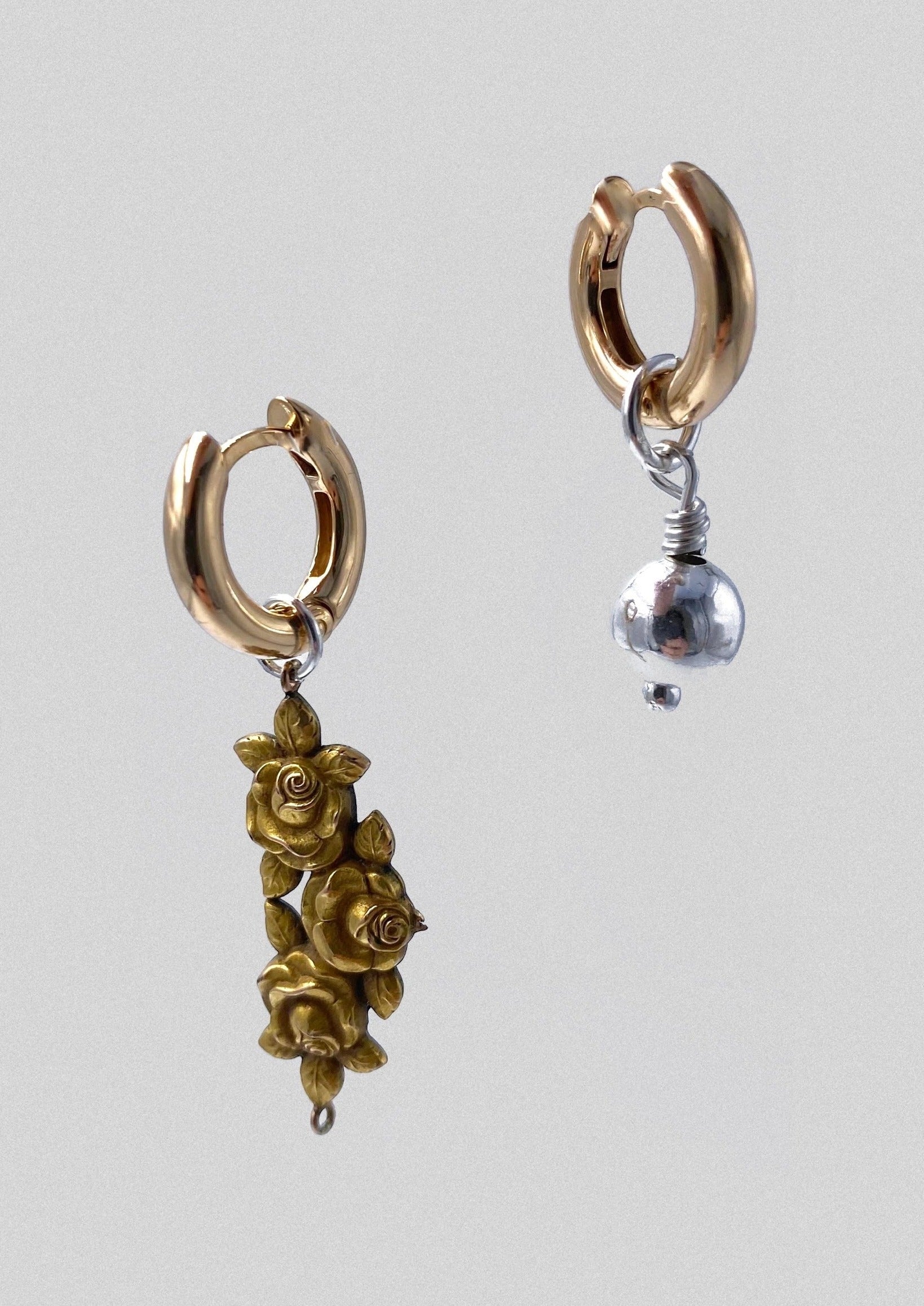 Boucle d'oreille - créole plaqué or, fleur et perle en argent