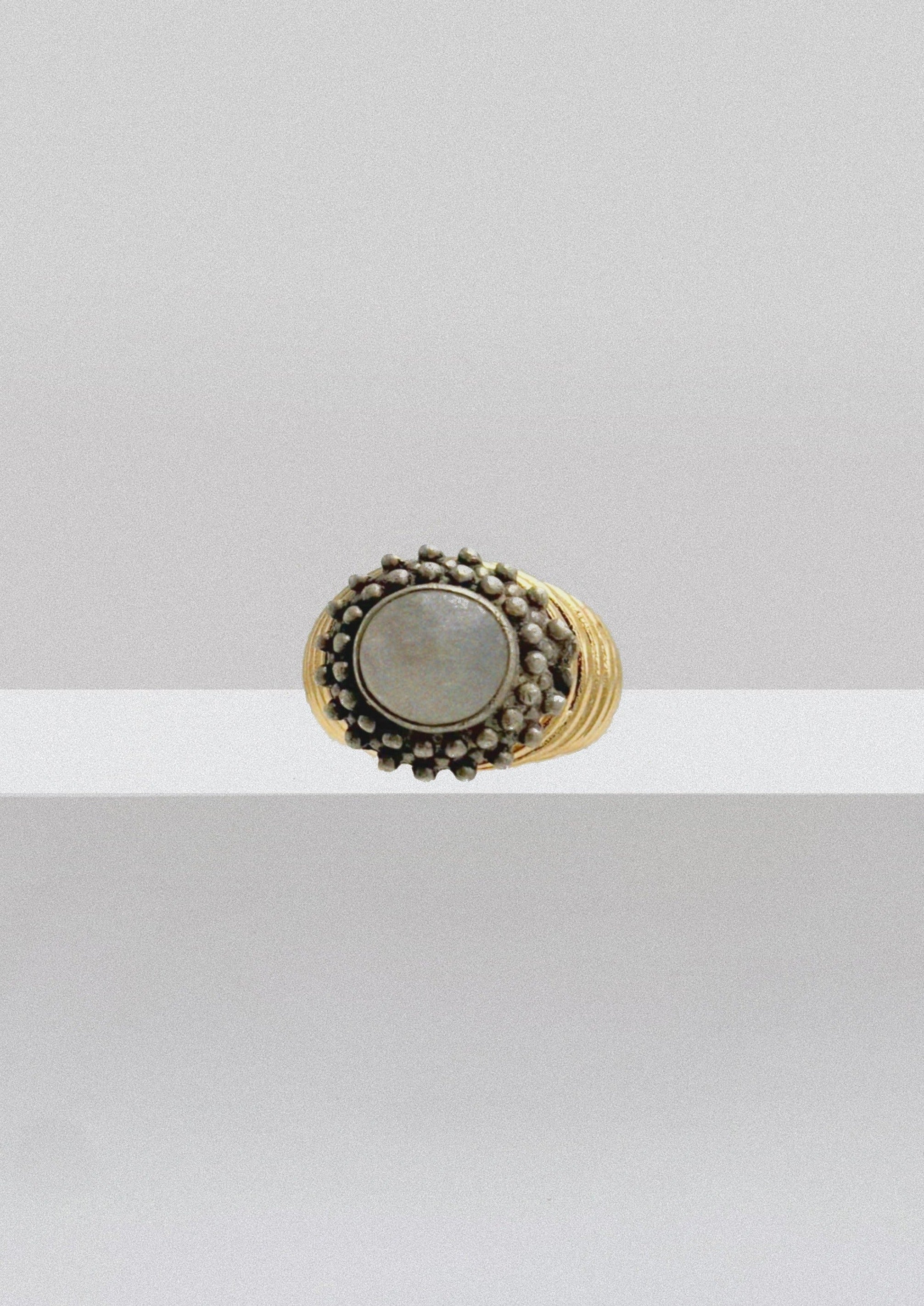 Bague unique - laiton plaqué or & pierre de lune
