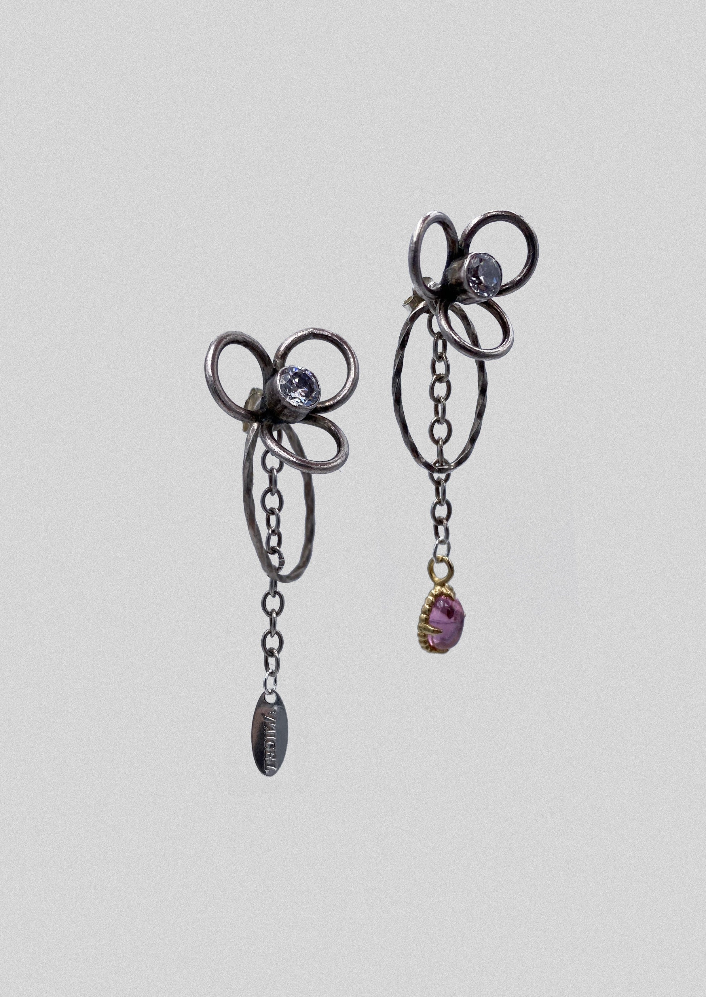 Boucle d'oreille - paire de puces d'oreille avec cristal et fleur en argent