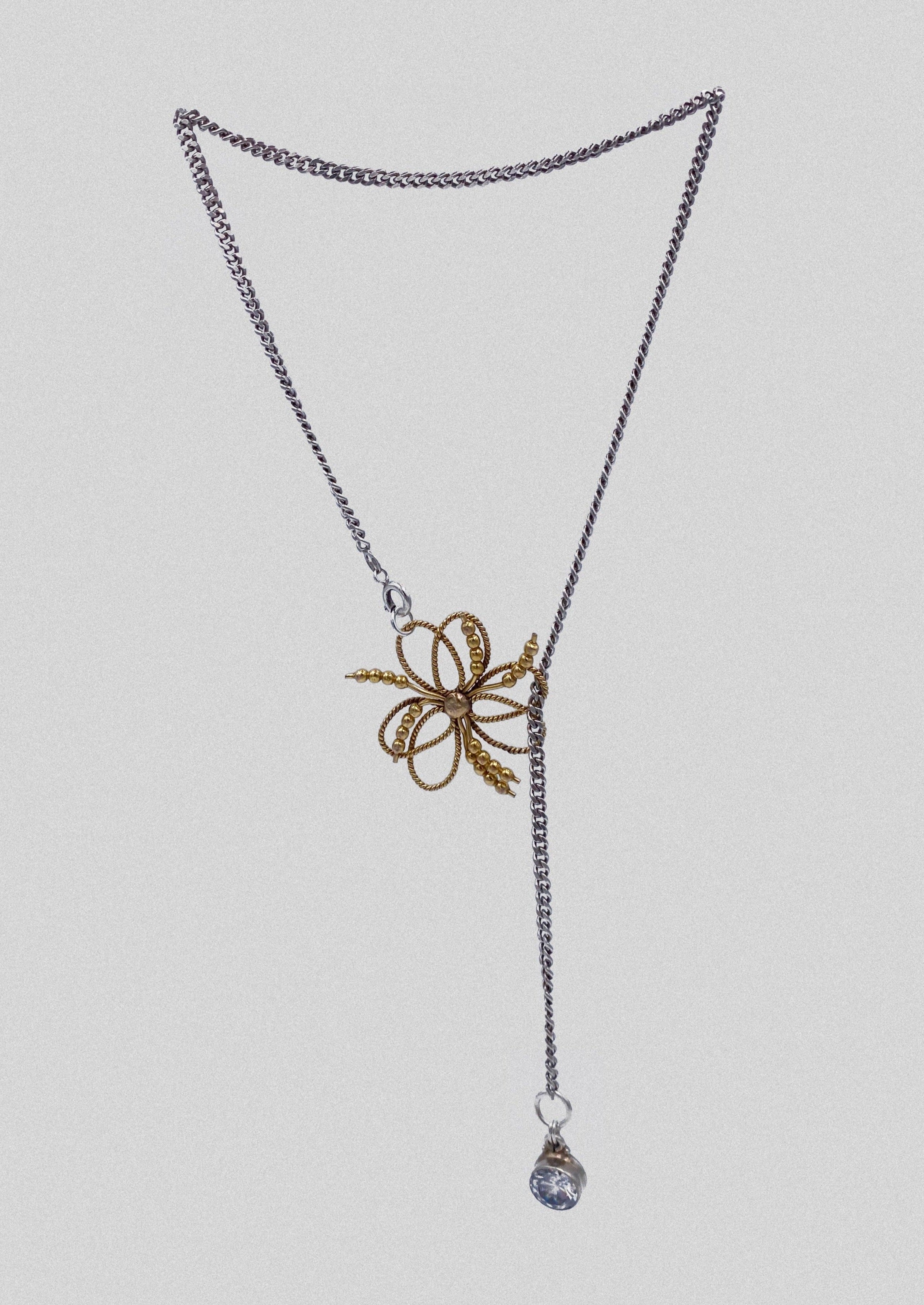 Collier unique - chaînes argent, fleur plaqué or ancien, cristal blanc