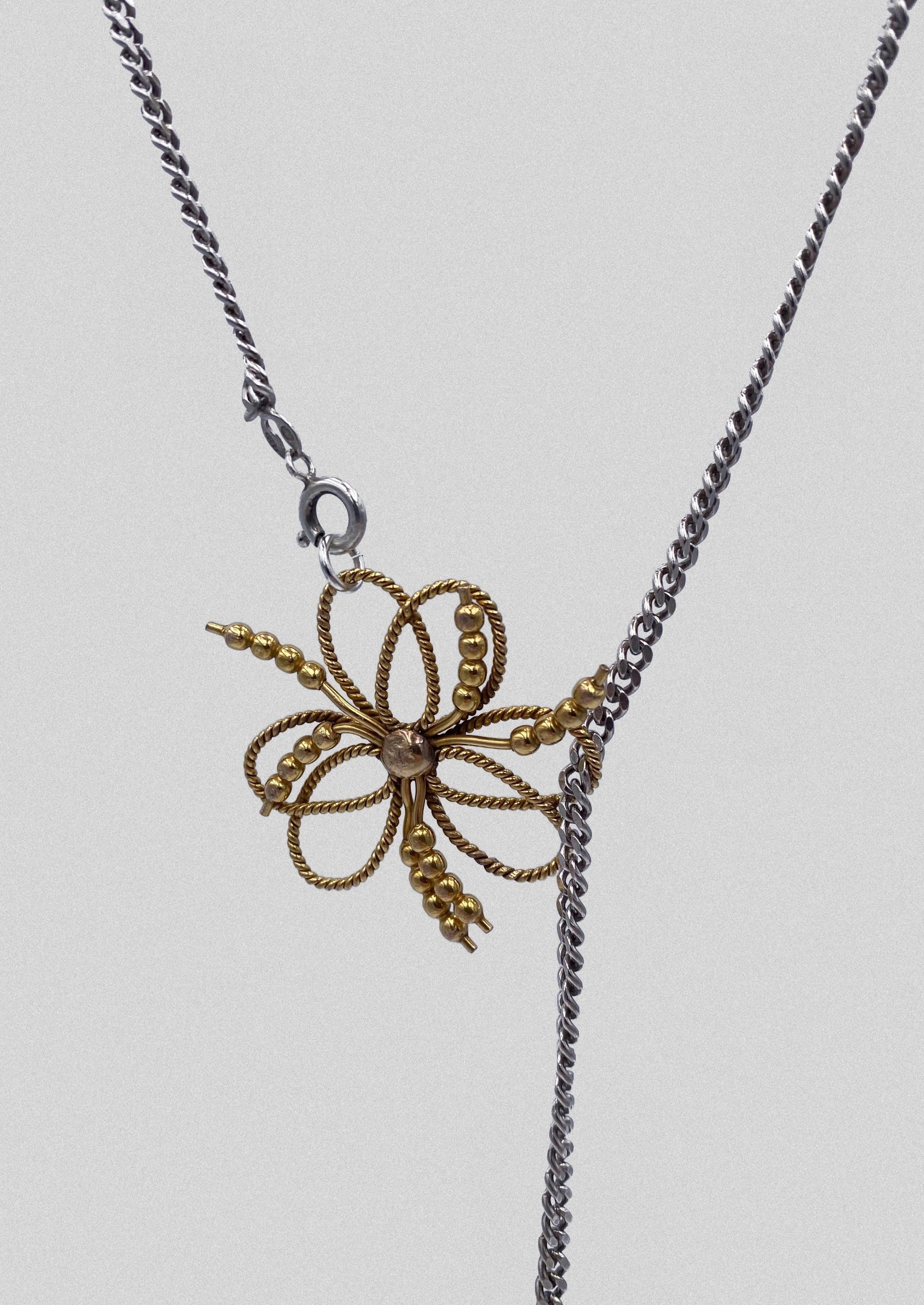 Collier unique - chaînes argent, fleur plaqué or ancien, cristal blanc