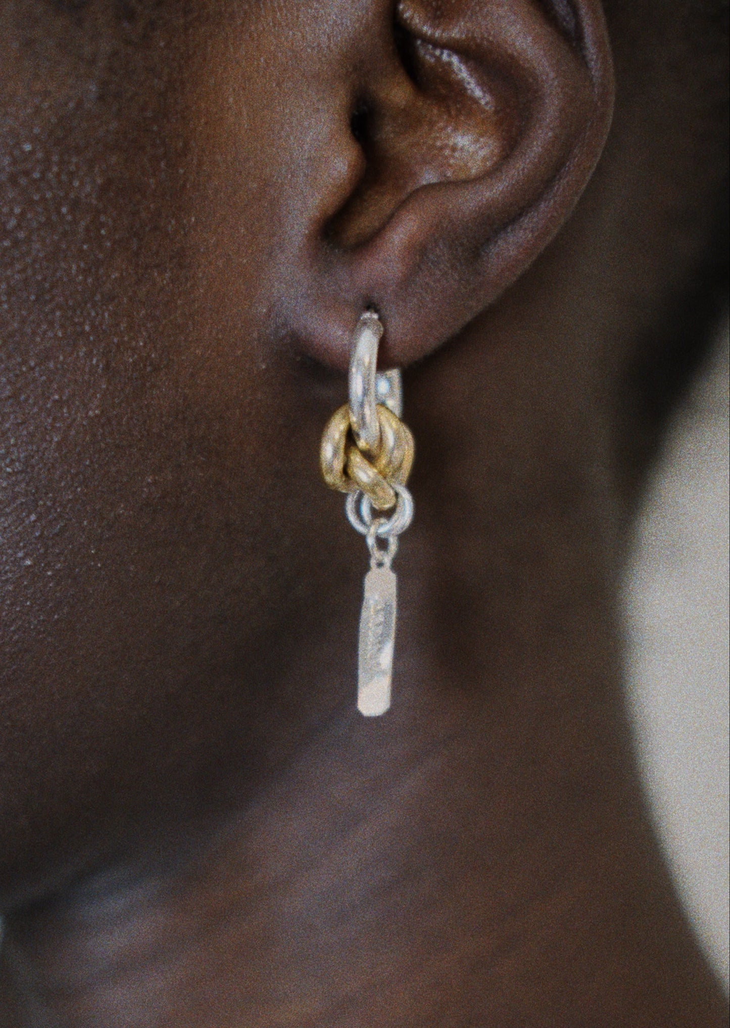 Boucle d'oreille asymétrique - "Cristaux blanc et quartz"