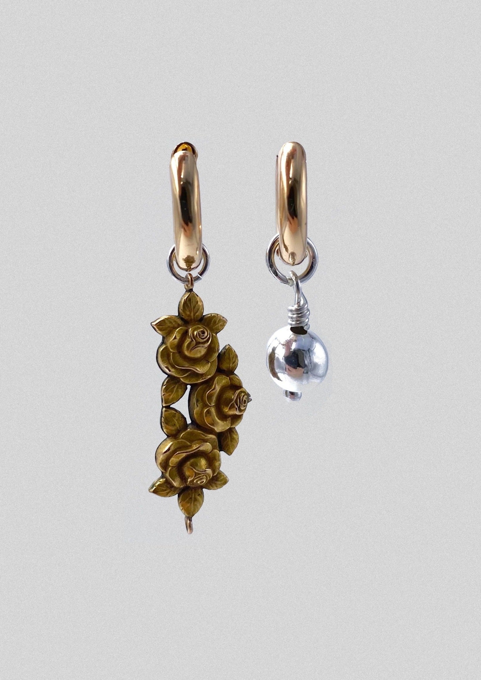 Boucle d'oreille - créole plaqué or, fleur et perle en argent