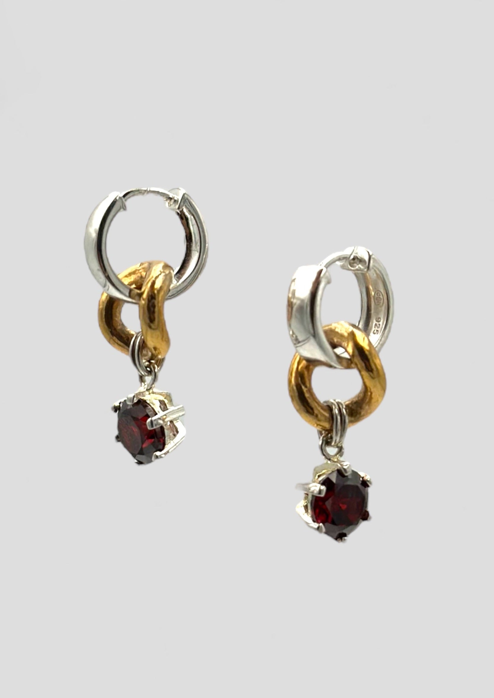 Boucles d'oreilles - Créoles en argent, maillon plaqué or ancien et cristal rouge